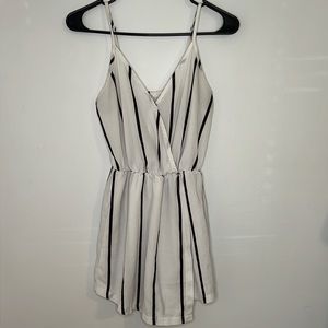 Black and white romper. Juniors small